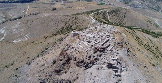 Tarihi Gevale Kalesi Ortaya Çıkarılıyor