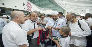 Ankaradan İlk Hac Kafilesi Dualarla Uğurlandı