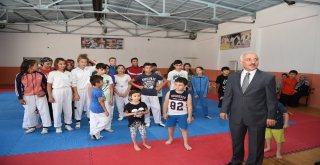 Başkan Gülden Spor Okullarına Sürpriz Ziyaret