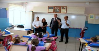 Başkan Işık, Birinci Sınıflara İlköğretim Paketi Hediye Etti