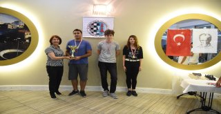 Avcılarda Şah-Mat Yarışı