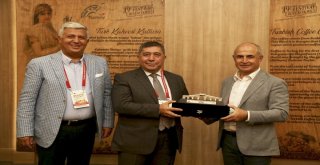 Dünyanın Kahve Kültürünü Yansıtan Antika Fincanlara Yoğun İlgi