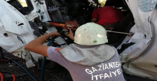 Tarım İşçilerini Taşıyan Kamyonet Minibüsle Çarpıştı: 5 Ölü, 23 Yaralı