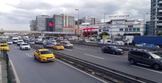 E-5 Karayolunda Zincirleme Trafik Kazası: 2 Yaralı