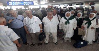 Hacı Adayları Dualarla Uğurlandı