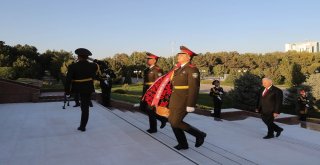 Tbmm Başkanı Yıldırım, Özbek Milletvekilleriyle Yürüyüş Yaptı