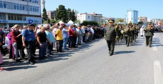 Şehit Yakınları Askerlerin Terini Sildi