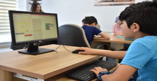 Çocuklar Yaz Tatilinde Kodluyor