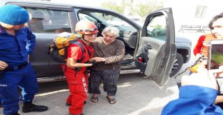 Yaşlı Kadın Yorgun Ve Bitkin Halde Bulundu