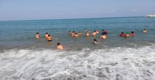 Yüzmeyi Öğrenen Çocuklar İlk Kez Denizle Buluştu
