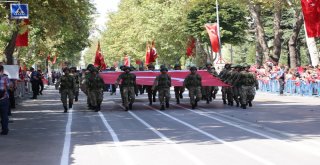 Malatyadaki Kutlamalarda Helikopter Gövde Gösterisi Yaptı