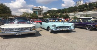 Bağdat Caddesinde Klasik Otomobillerden Zafer Konvoyu