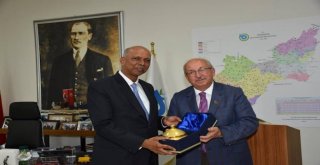 Singapurun Ankara Büyükelçisi, Başkan Albayraka Başarılar Diledi