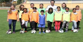 Erzincanda Kızlar Futbolla Tanışıyor