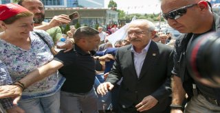 Kılıçdaroğlu, Kendisine Destek İçin Toplanan Partililere Hitap Etti