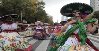 Meksikada Ölüler Günü Festivali