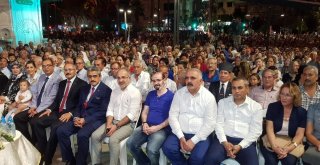 Kurtuluş Kutlamalarına Atlı Efeler Ve Trt Sanatçıları Damga Vurdu