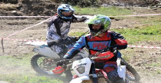 Motokros Yarışları İlginç Ödülleriyle Ön Plana Çıktı