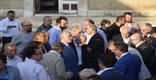 Kurban Eti İşlerken Arı Sokan Vatandaş Hastanelik Oldu