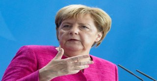 Almanya Başbakanı Merkel: “Korkunç Bir Olay. Almanyada Sokaklarda Nefrete Yer Yok”