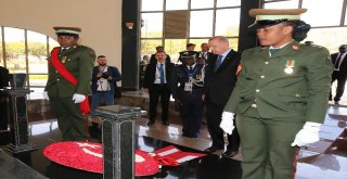 Cumhurbaşkanı Erdoğan, Cumhurbaşkanlığı Kabristanını Ziyaret Etti