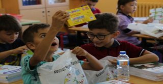 Kitaplar Devletten, Kırtasiye Malzemeleri Belediyeden