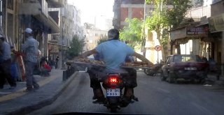 Motosiklet İle Simit Taşıdı