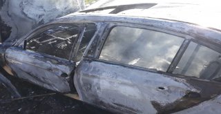 Bariyere Çarpan Lüks Otomobil Alev Alev Yandı