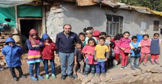Şehit Yakınları Derneğinden 70 Çocuğa Kışlık Elbise