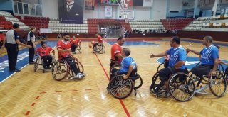 Engelli Basketçiler İzmirde Kampa Girdi