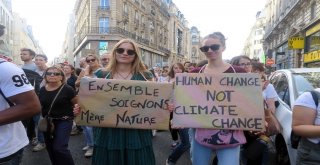 Fransızlar Küresel Isınmaya Dur Demek İçin Sokağa Döküldü