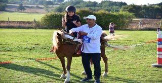 Bilecikte Çocuklar Pony Midilli Atları İle Buluştu