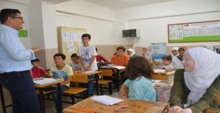 Suriyeli Çocuklar Yaz Kurslarında Türkçe Öğreniyor