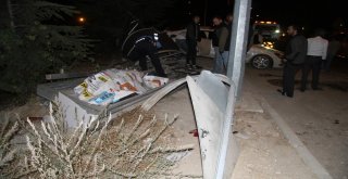 Lüks Otomobil Takla Atarak Otobüs Durağına Daldı