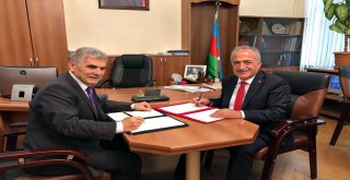 Rektör Çomaklı Azerbaycandan İş Birliği İle Döndü