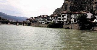 Yapay Şelaleden Elektrik Üretiyorlar