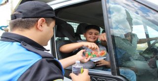 Ardahanda Polisten Şeker Ve Kolonya İkramı