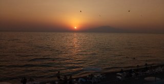 Gün Batımı Van Gölünde İzlenir