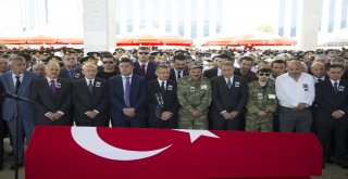 Batman Şehidini Babası Ve Kardeşi Asker Kıyafetiyle Uğurladı