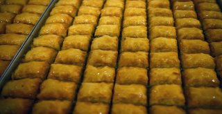 Halk Ekmek Baklavası Raflarda
