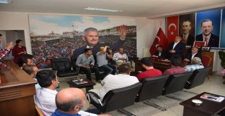 Ak Parti Heyeti Basınla Bir Araya Geldi