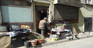 Sokak Hayvanlarına Kucak Açan Hayvansever Yetkililerden Yardım Bekliyor