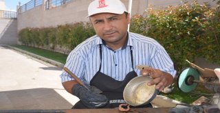 18 Yıllık Kalaycı Ustası Mesleğini Müzede Anlatıyor