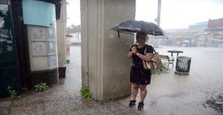 İstanbulda Beklenen Yağış Başladı