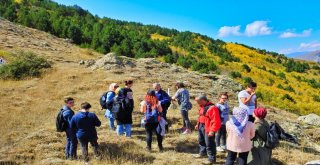 Gümüşhaneli Dağcılardan Bol Zirveli Yürüyüş