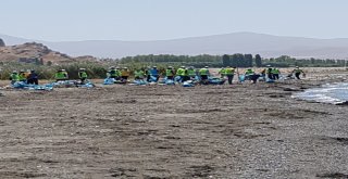 Van Gölü Sahilinde 40 Ton Çöp Toplandı