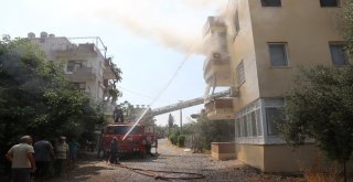 Antalyada Korkutan Ev Ve Araba Yangını