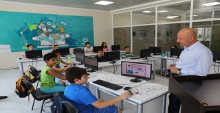 Başkan Çolakbayrakdar, Kocasinan Akademinin Öğrencilerini Ziyaret Etti