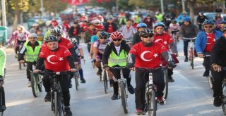 Tahmazoğlu Vatandaşlarla Cumhuriyet İçin Pedal Çevirdi