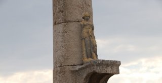 Soli Pompeipolisde 1700 Yıllık Portre Büst Bulundu